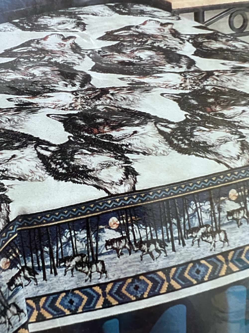 Vintage Pillowtex Southwestern Wolf Blanket Twin/Full 72 x 90 USA Aztec Wildlife